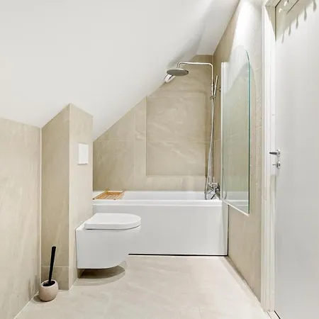 Modern 2-story With 4 Bedrooms Appartamento *