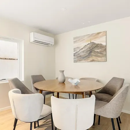 Apartment Modern 2-story With 4 Bedrooms