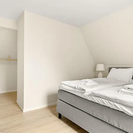 Apartment Modern 2-story With 4 Bedrooms *