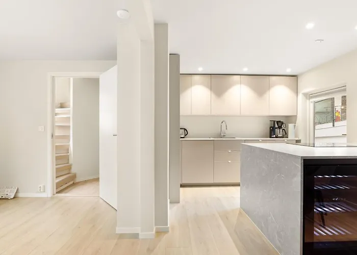 Modern 2-story With 4 Bedrooms 卑爾根