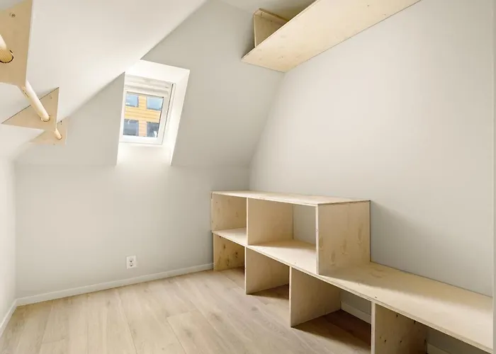 Leilighet Modern 2-story With 4 Bedrooms